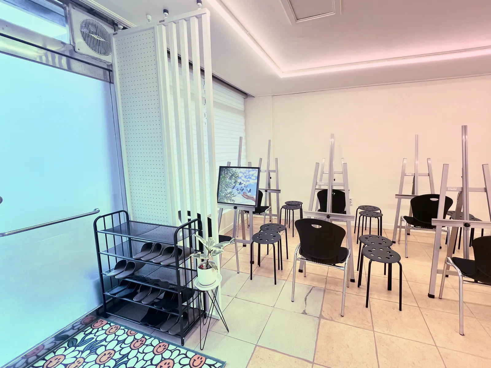 창원시 성산구 사파동 검찰청 옆의 조용하고 안정적인 성인 취미미술 화실 환경
